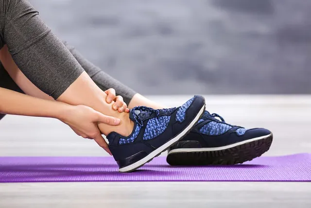 Athlete Woman suffering from Foot Pain - Southern Delaware Foot & Ankle