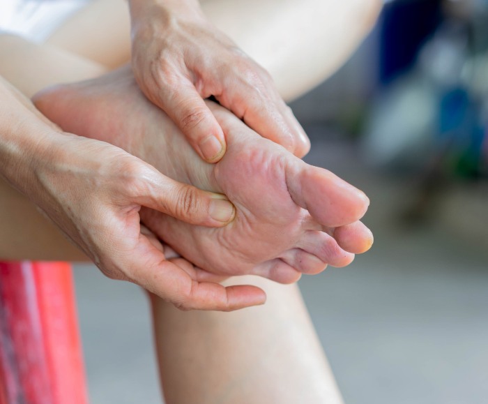 Woman facing sever foot pain - Southern Delaware Foot & Ankle