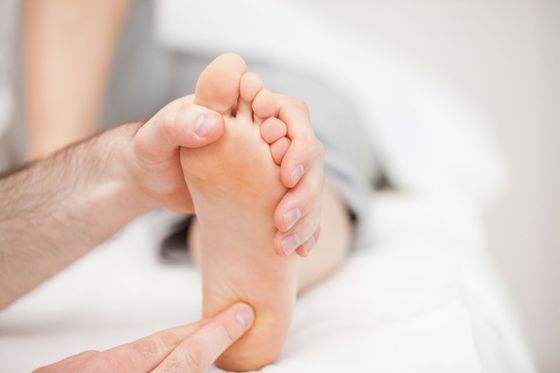 A Doctor and Patient on a Bed Showcasing Metatarsalgia Treatment in Seaford, DE